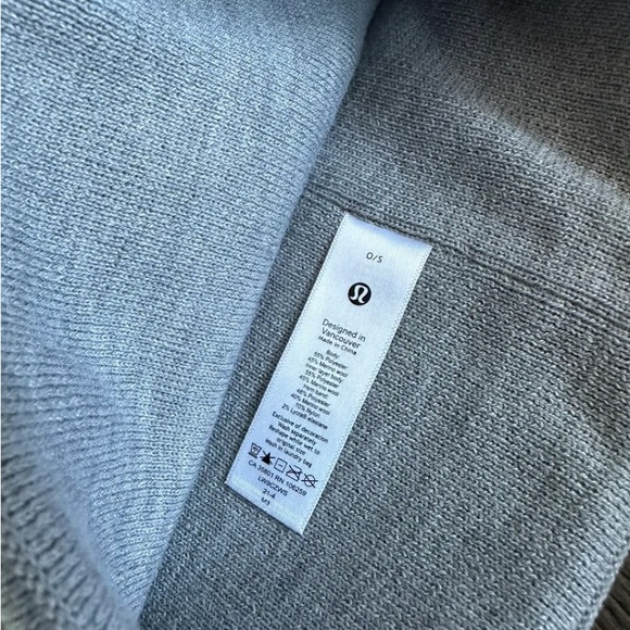 Lululemon Logo Beanie - Picture 2 of 2